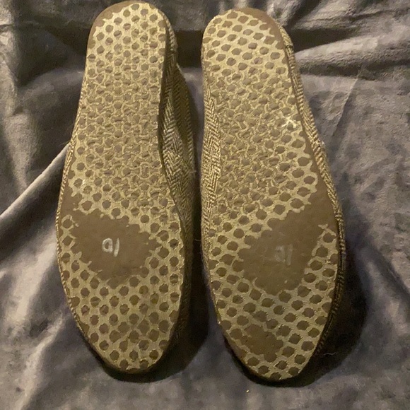Women’s Toms shoes size 10🦩🌻 - Picture 7 of 11